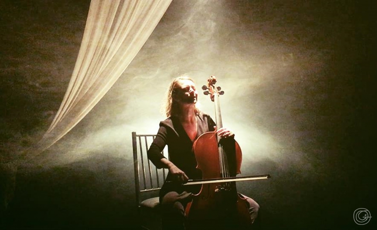 A Thousand Thounges, photo Samantha Shay